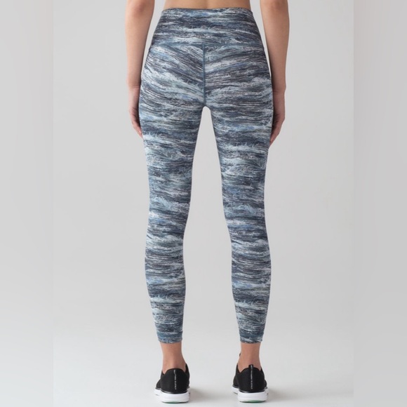 lululemon | size 4 Wunder Under HR 7/8 Tight 25" in Aerial Drift Multi Black - Picture 3 of 8